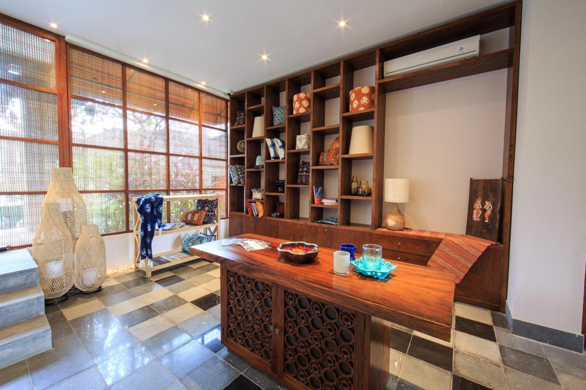 Tejaprana Bisma - Chse Certified Hotel Ubud Eksteriør billede A traditional tailor shop in India
