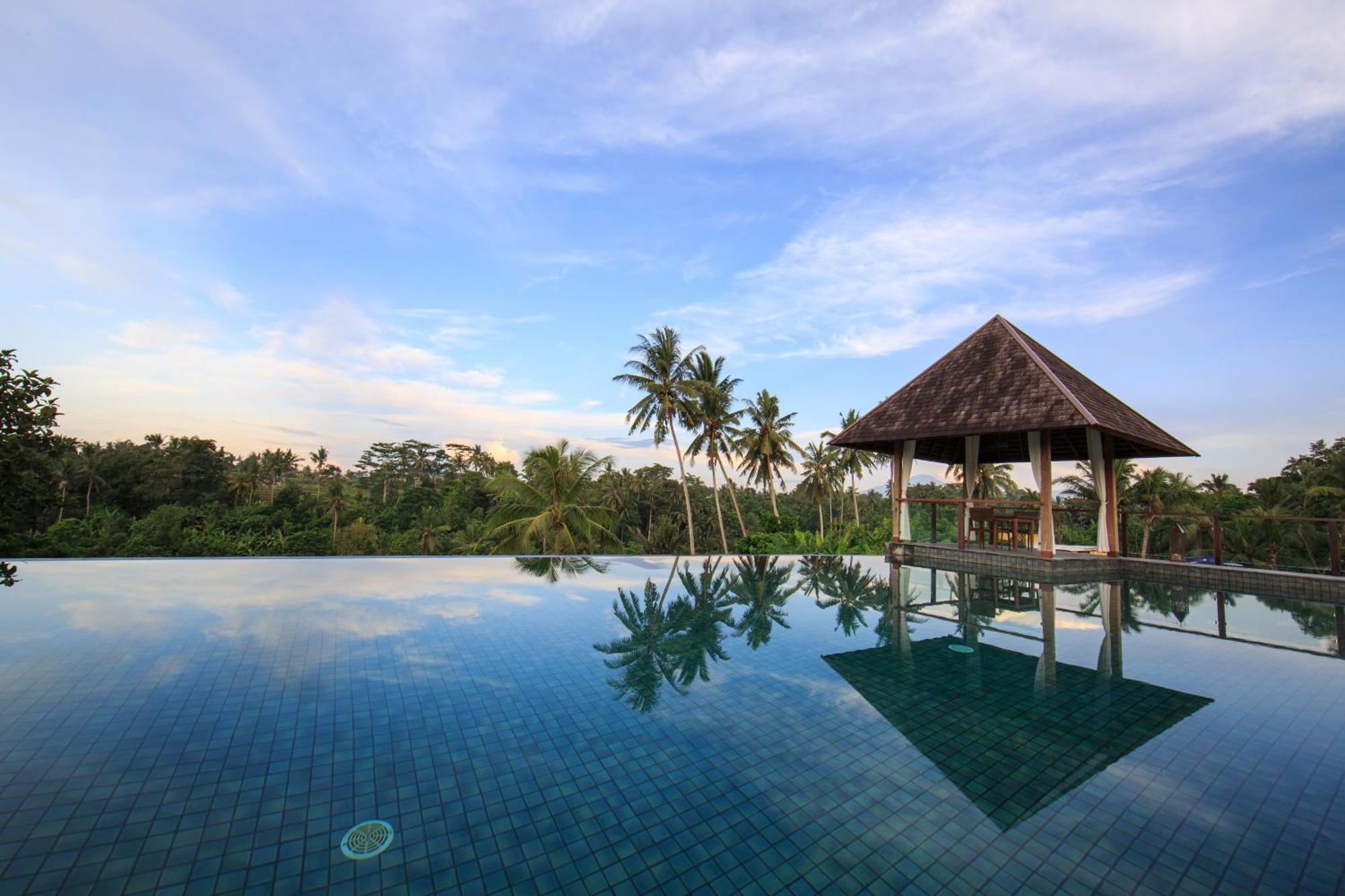 Tejaprana Bisma - Chse Certified Hotel Ubud Eksteriør billede An infinity pool in Bali, Indonesia