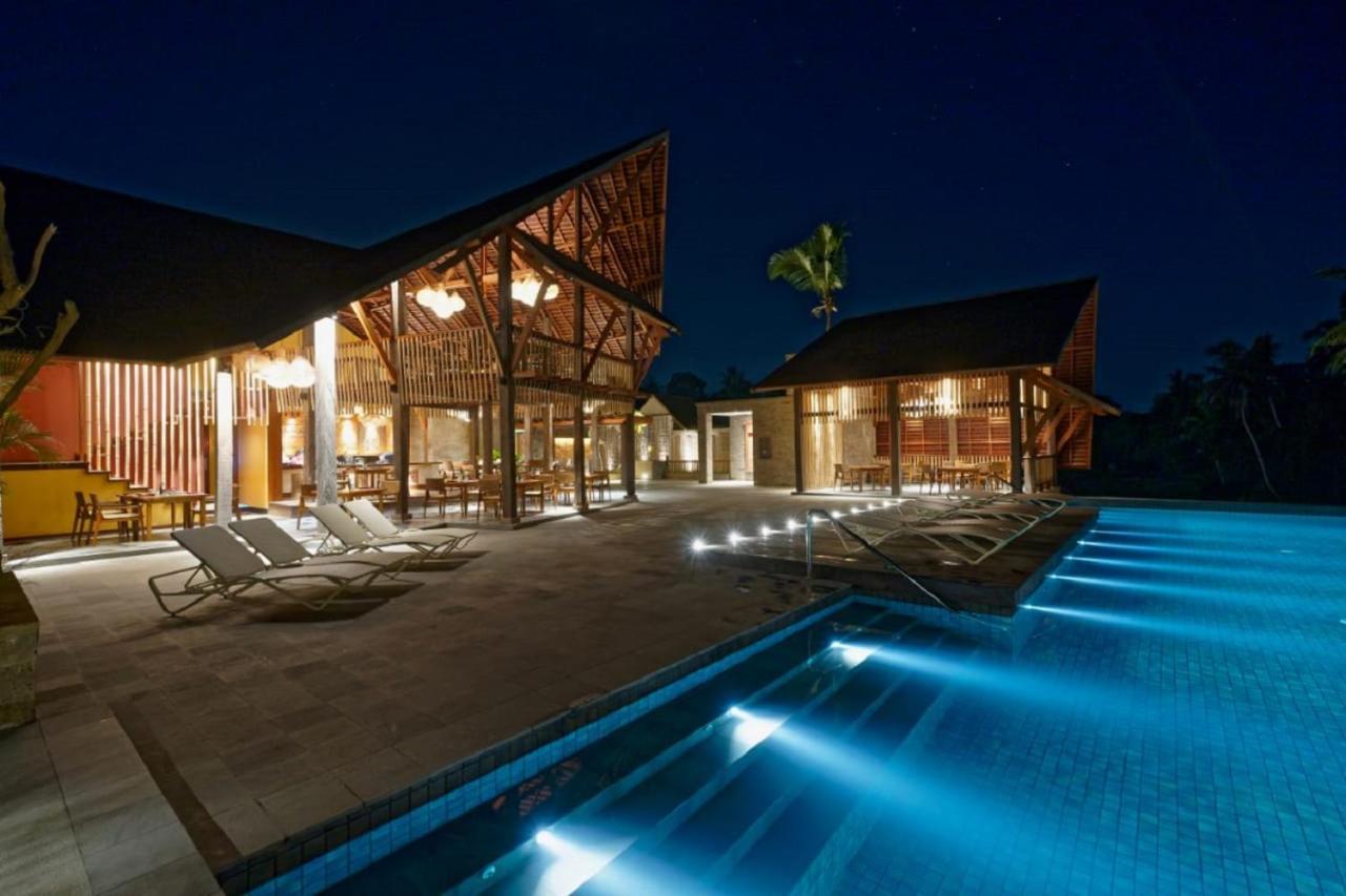 Tejaprana Bisma - Chse Certified Hotel Ubud Eksteriør billede The resort at night