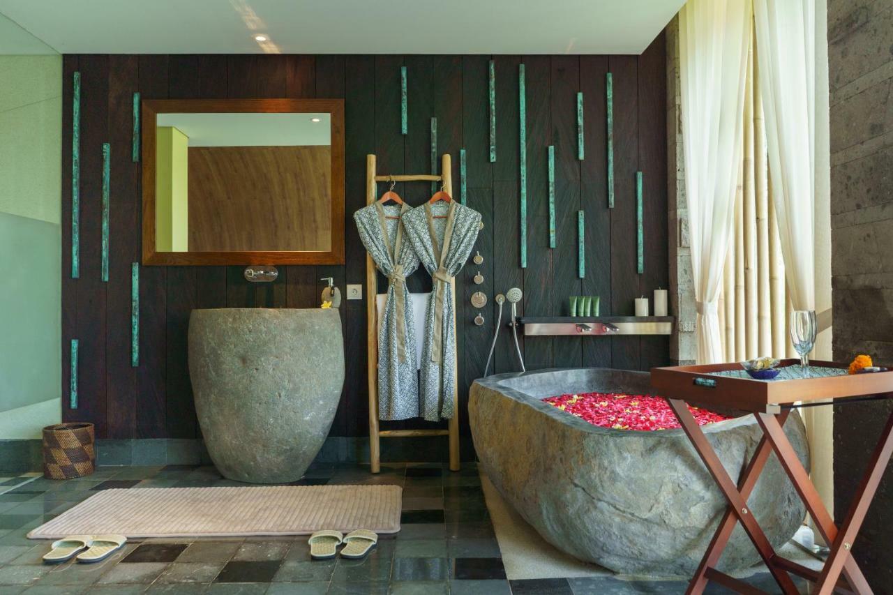 Tejaprana Bisma - Chse Certified Hotel Ubud Eksteriør billede Bathroom at the Taj Bengal